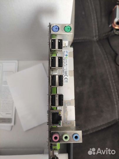 Материнская плата с процессором и памятью