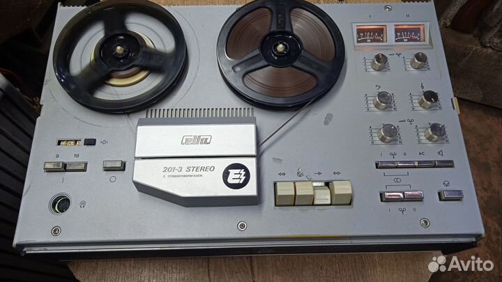 Катушечный магнитофон Эльфа 201-3 стерео