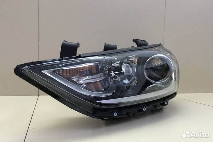 Фара левая Hyundai Elantra AD 2015