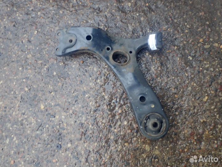 Рычаг подвески Toyota Verso, 2010