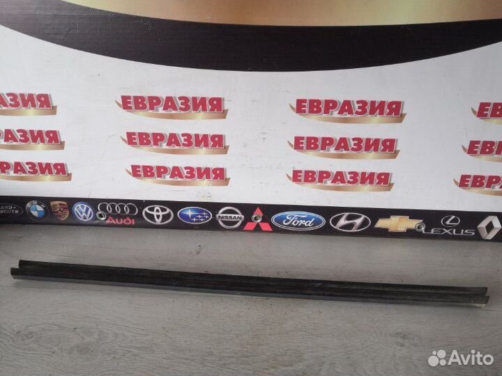 Молдинг стекла передний левый Skoda Octavia A5 BSF