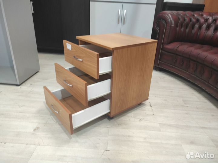 Тумба подкатная, 3 ящика б/у 09035