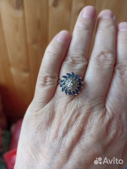 Серебряное кольцо с сапфиром