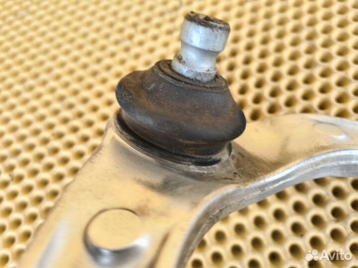 Рычаг передний левый Infiniti M25 M37 Q70 Y51