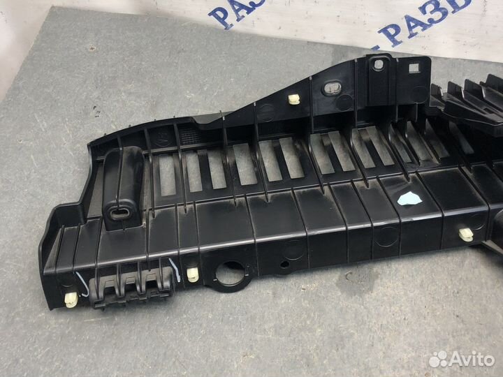 Прав кронштейн багажника BMW X6