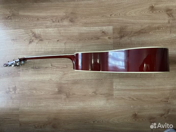 Акустическая гитара