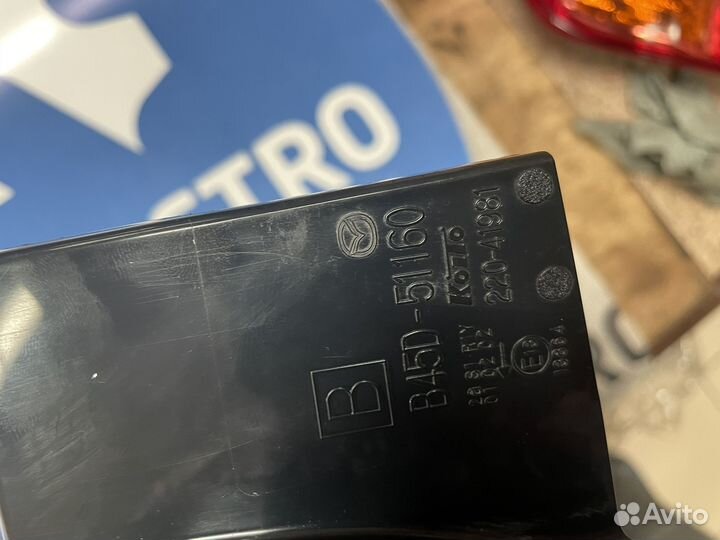 Фонарь левый наружный Mazda 3 BM B45A51160B