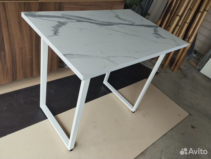 Стол обеденный