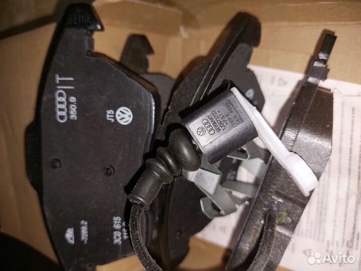 Колодки тормозные передние 3C0698151C