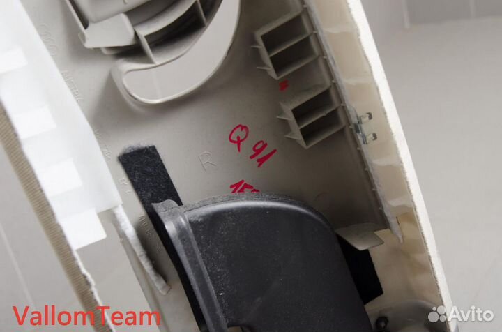 Лот Q91 Накладка на стойку кузова audi Q7