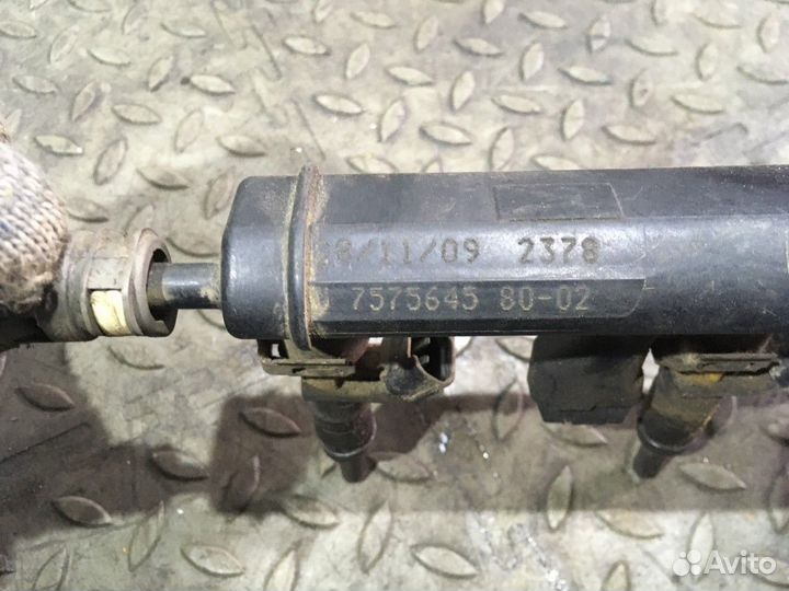 Рейка топливная (рампа) с форсунками (Citroen C4)