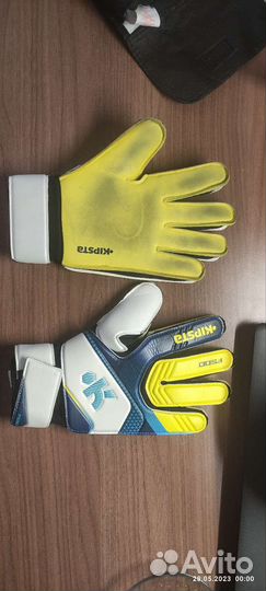 Вратарские перчатки