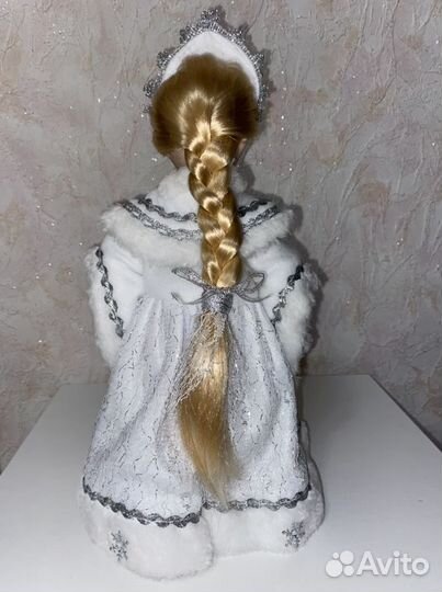 Снегурочка (кукла фарфоровая)