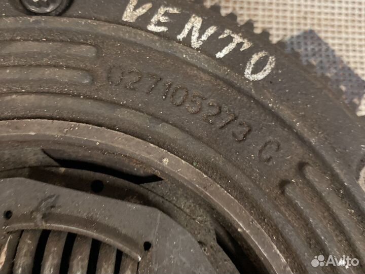 Комплект сцепления Volkswagen Golf 3 027105273C