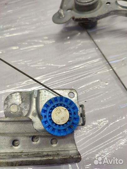 Стеклоподъёмник задний Renault Logan