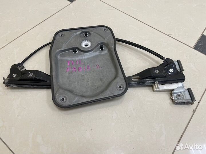 Стеклоподъемник передний правый Skoda Fabia 5J5