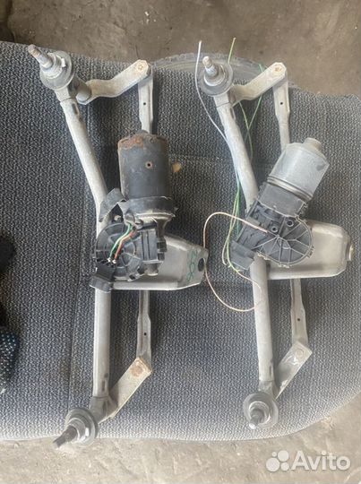 Трапеция стеклоочистителей с мотором Peugeot 206