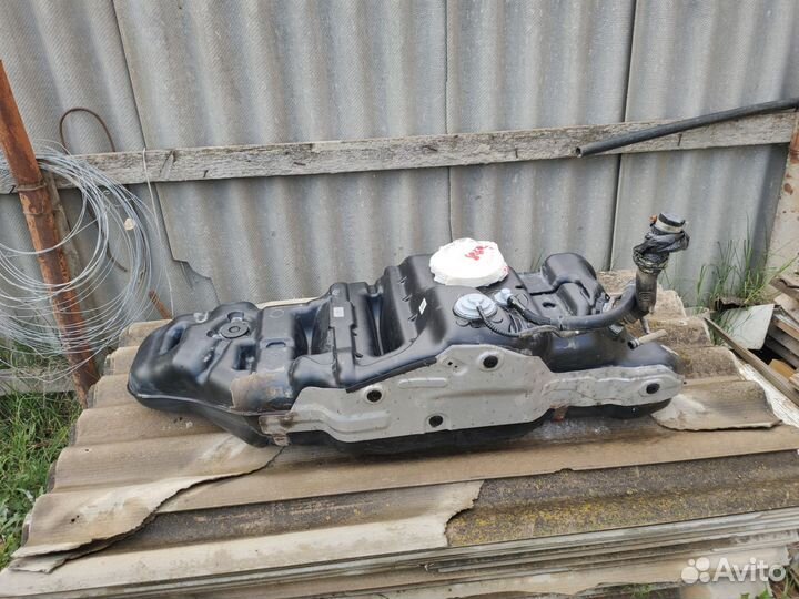 Топливный бак на toyota 200, 4.5 дизель, 2016 года