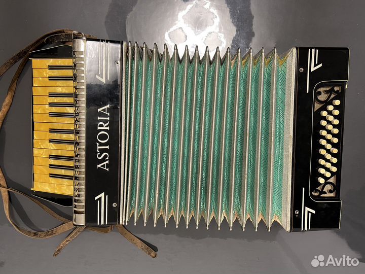 Аккордеон старинный довоенный Astoria