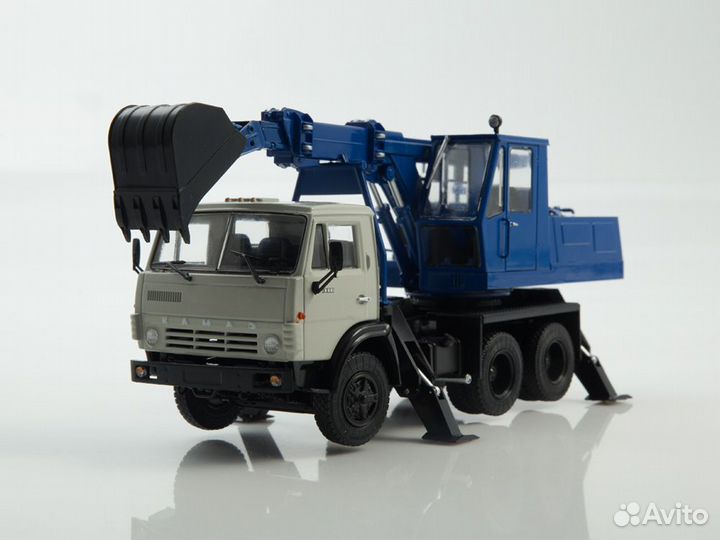 Масштабная модель Экскаватор эо-3532 (камаз-5511)