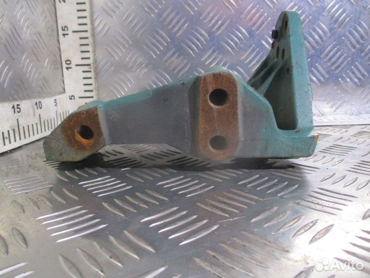 Кронштейн ролика натяжителя Volvo 21099435