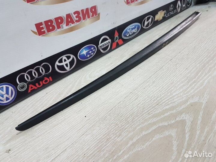 Молдинг лобового стекла передний правый Audi A6 C7