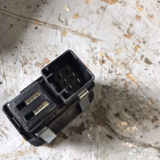 Кнопка стеклоподъемника Jeep Grand Cherokee WK2