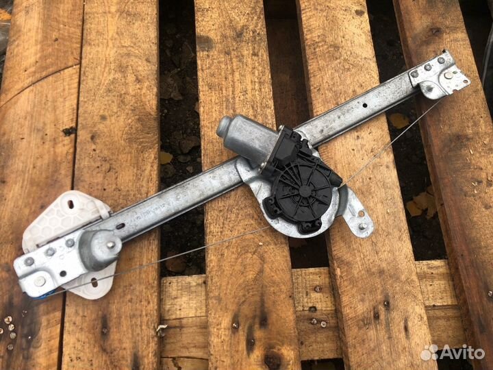 Стеклоподъемник передний правый Renault Logan