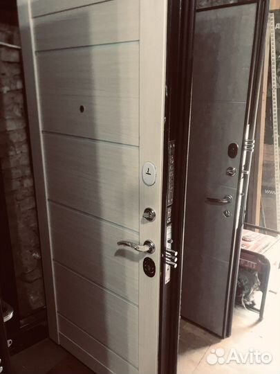 Дверь входная металлическая б/у с установкой