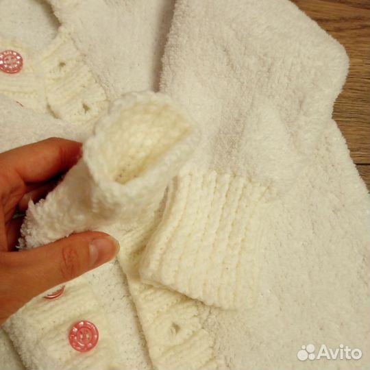 Вязаный комбинезон для новорожденного