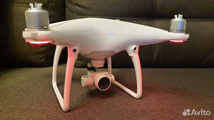 Квадрокоптер DJI Phantom 4