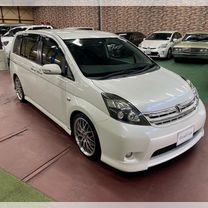 Toyota Isis 1.8 CVT, 2012, 36 000 км, с пробегом, цена 880 000 руб.