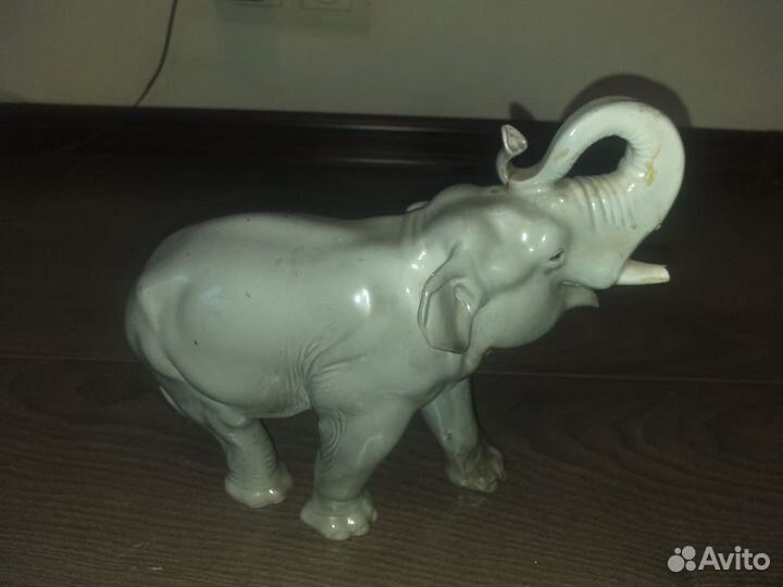 Статуэтка фарфор