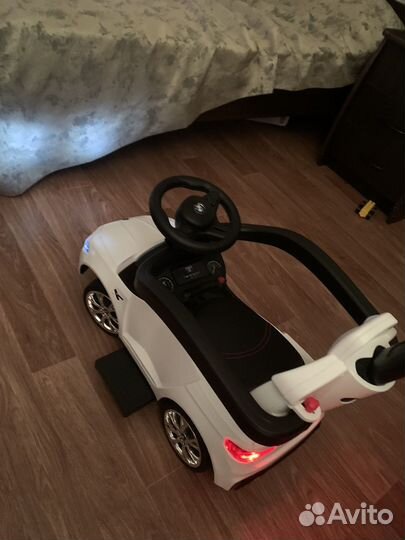 Детская машинка каталка с ручкой