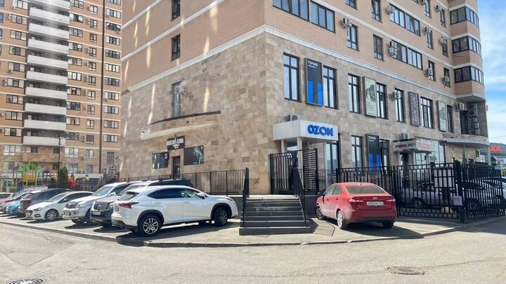 Торцевое помещение с арендатором, 105.6 м²