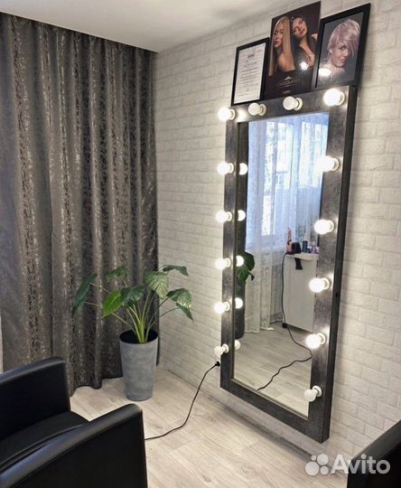 Гримерное зеркало с лампочками
