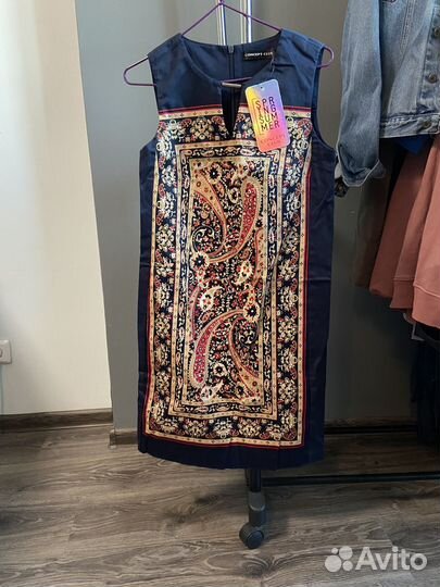 Платье футляр с орнаментом