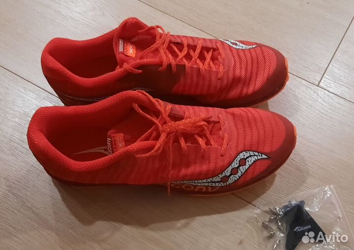 Кроссовки Saucony со съёмными шипами