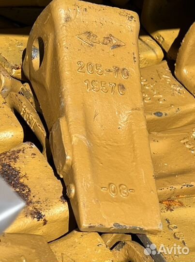 Коронки для ковша Komatsu 205-70-19570