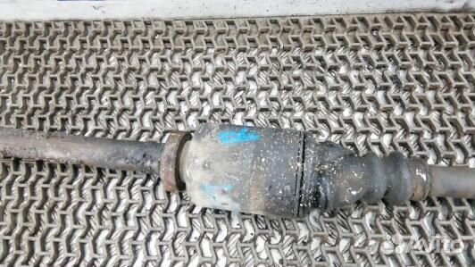 Привод передний правый opel vivaro (SBE11N101)