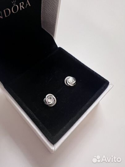 Серьги пусеты pandora