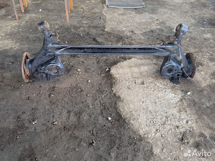 Задняя балка toyota corolla auris