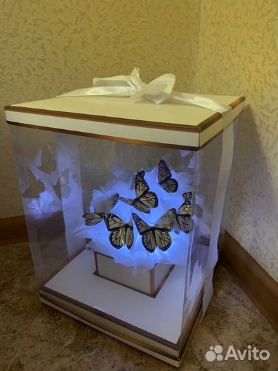 Букет из бабочек в коробке