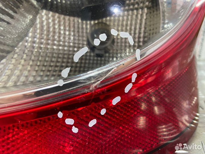 Фонарь правый Renault Sandero 1