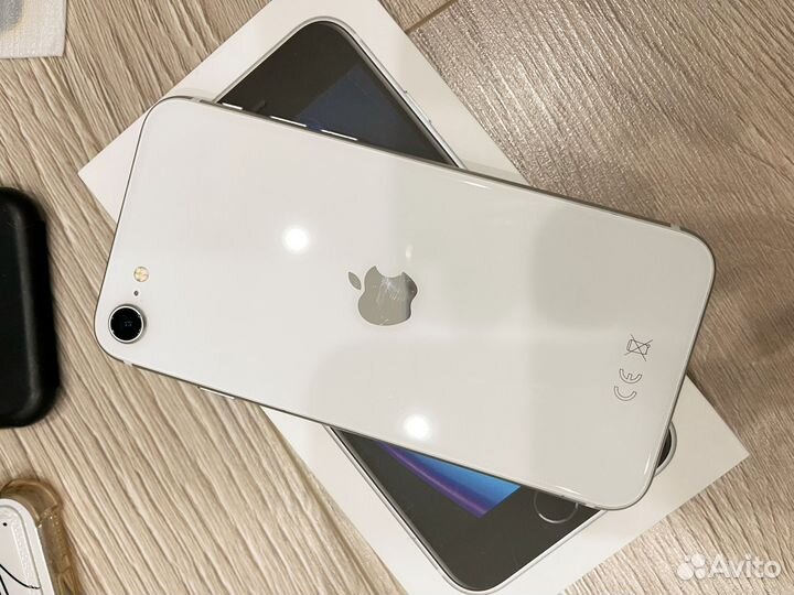 iPhone SE (2022), 64 ГБ