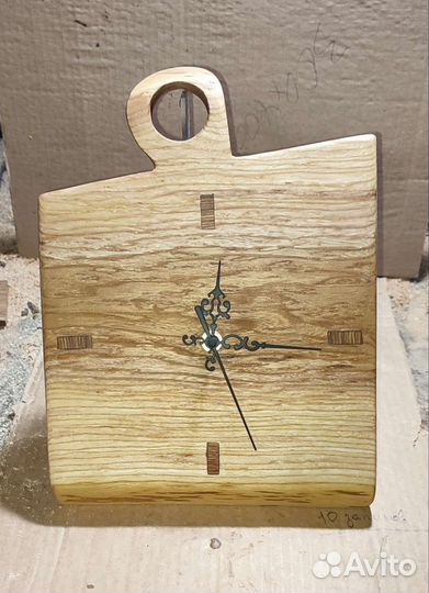Часы в виде разделочной доски