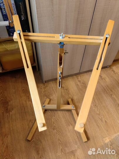 Напольный станок для вышивания с лампой