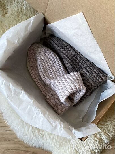 Вязаная шапка ручная работа