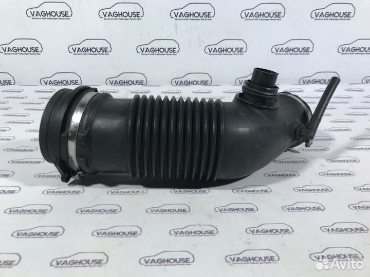 Патрубок воздушного фильтра Audi A6 C6 3.2 BYU