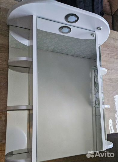 Шкафчик для ванной с зеркалом и подсветкой